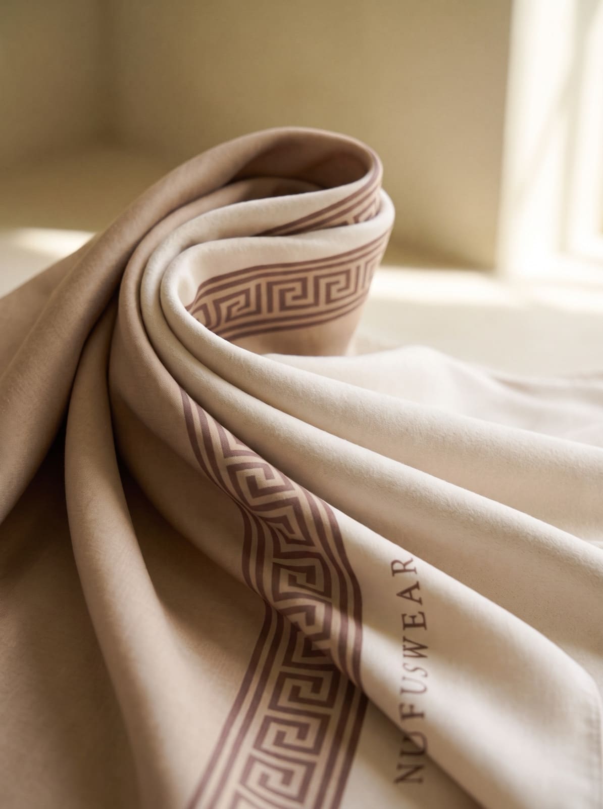 Voyage Two-Tone — Sand / Ivory